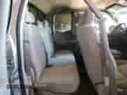 2005 Toyota Tundra SR5 z VIN 5TBRT34105S456421, wystawiony jako Copart lot #81968065 z przebiegiem 199 229 mil mil oraz Szkoda całkowita • Salvage title. Historia ofert i sprzedaży dostępna na DreamBid. Obrazek 10.