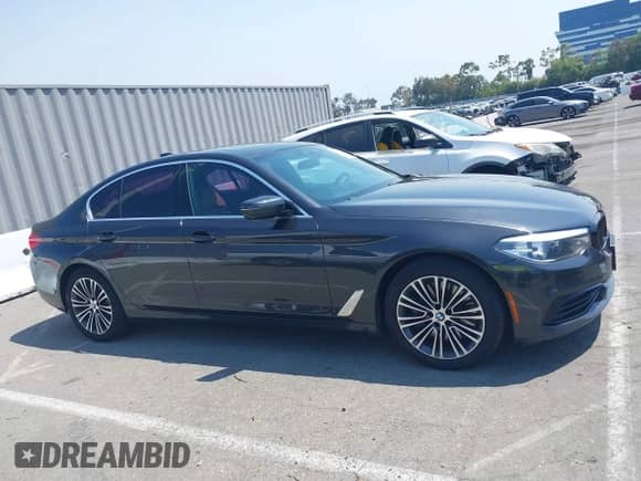 2019 BMW 5 Series 540i xDrive с VIN WBAJE7C51KWW19709, выставлен на аукционе IAAI как лот 42929080 с пробегом 82 661 миль миль и . История ставок и продаж доступна на DreamBid. Изображение 13.