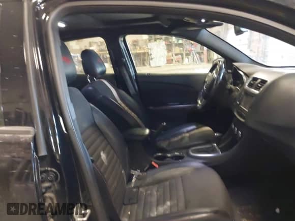 2012 Dodge Avenger R/T z VIN 1C3CDZBG0CN177126, wystawiony jako IAAI lot #41476713 z przebiegiem 162 432 mil mil oraz . Historia ofert i sprzedaży dostępna na DreamBid. Obrazek 5.