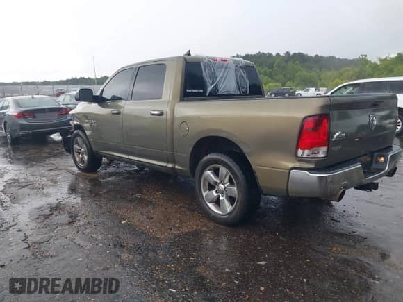 2013 Ram 1500 Outdoorsman z VIN 1C6RR6LT3DS581405, wystawiony jako IAAI lot #42484530 z przebiegiem Nie podano mil oraz . Historia ofert i sprzedaży dostępna na DreamBid. Obrazek 3.