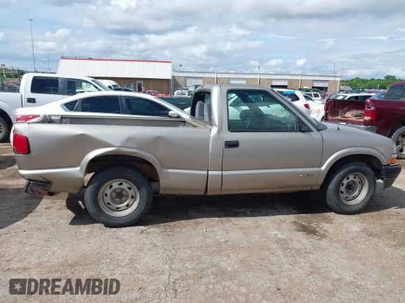 1998 Chevrolet S-10 LS с VIN 1GCCS1443W8149118, выставлен на аукционе IAAI как лот 42343283 с пробегом 223 351 миль миль и . История ставок и продаж доступна на DreamBid. Изображение 14.