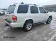 2004 Nissan Pathfinder SE z VIN JN8DR09Y64W905656, wystawiony jako IAAI lot #41507912 z przebiegiem 236 496 mil mil oraz . Historia ofert i sprzedaży dostępna na DreamBid. Obrazek 4.