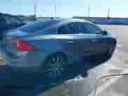 2017 Volvo S60 Inscription с VIN LYV402HK7HB120640, выставлен на аукционе IAAI как лот 41583114 с пробегом 71 884 миль миль и . История ставок и продаж доступна на DreamBid. Изображение 4.