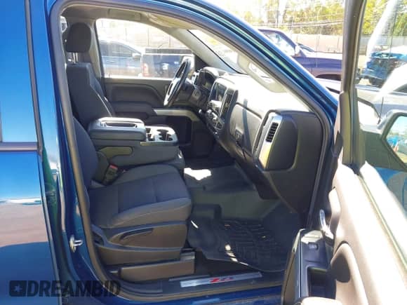 2017 Chevrolet Silverado 1500 LT z VIN 1GCVKREC4HZ396769, wystawiony jako IAAI lot #43465061 z przebiegiem 126 379 mil mil oraz . Historia ofert i sprzedaży dostępna na DreamBid. Obrazek 5.