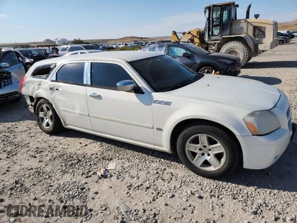 2006 Dodge Magnum with VIN 2D4FV47V16H443107, listed as a Copart auction lot 71995695 with 195,304 mi miles and Salvage title. Bid and sale history available at DreamBid. Image 4.