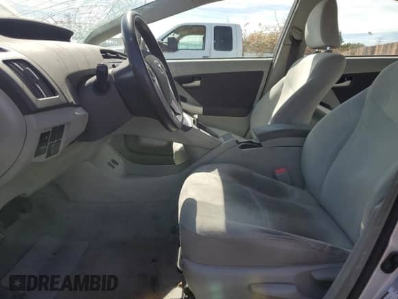 2010 Toyota Prius II z VIN JTDKN3DUXA0020332, wystawiony jako Copart lot #70039595 z przebiegiem Nie podano mil oraz Szkoda całkowita • Salvage title. Historia ofert i sprzedaży dostępna na DreamBid. Obrazek 7.