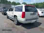 2013 Cadillac Escalade ESV Luxury с VIN 1GYS4HEF1DR228321, выставлен на аукционе IAAI как лот 42536138 с пробегом 160 957 миль миль и . История ставок и продаж доступна на DreamBid. Изображение 3.