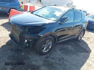 2017 Hyundai Santa Fe 2.4L z VIN 5NMZU3LB8HH018090, wystawiony jako IAAI lot #43356883 z przebiegiem 135 170 mil mil oraz . Historia ofert i sprzedaży dostępna na DreamBid. Obrazek 2.