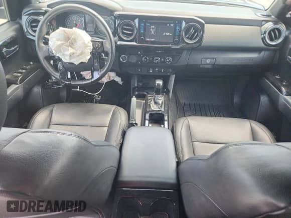 2018 Toyota Tacoma SR5 с VIN 3TMAZ5CN5JM073281, выставлен на аукционе Copart как лот 66610845 с пробегом 82 329 миль миль и Списание • Salvage title. История ставок и продаж доступна на DreamBid. Изображение 8.