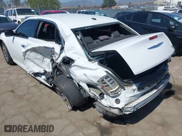 2014 Chrysler 300 C with VIN 2C3CCAET8EH169767, listed as a IAAI auction lot 42402262 with Not provided miles and . Bid and sale history available at DreamBid. Image 3.