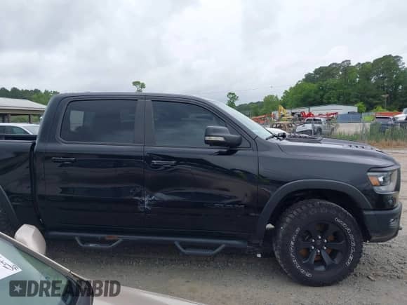 2020 Ram 1500 Rebel z VIN 1C6SRFLT7LN196248, wystawiony jako IAAI lot #42221745 z przebiegiem 40 860 mil mil oraz . Historia ofert i sprzedaży dostępna na DreamBid. Obrazek 13.