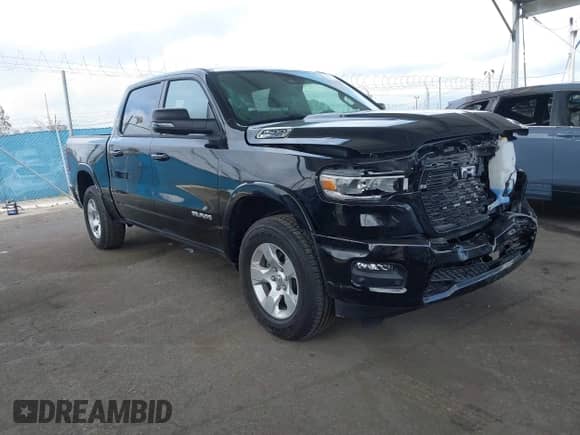 2025 Ram 1500 Big Horn z VIN 1C6RRFFG7SN506037, wystawiony jako IAAI lot #41915215 z przebiegiem 2 137 mil mil oraz . Historia ofert i sprzedaży dostępna na DreamBid. Obrazek 1.