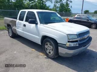 2005 Chevrolet Silverado 1500 LS with VIN 2GCEC19V551176958, listed as a IAAI auction lot 42697623 with 262,672 mi miles and . Bid and sale history available at DreamBid. Image 1.