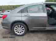 2013 Chrysler 200 Touring с VIN 1C3CCBBB5DN672972, выставлен на аукционе IAAI как лот 43392547 с пробегом 127 380 миль миль и . История ставок и продаж доступна на DreamBid. Изображение 19.