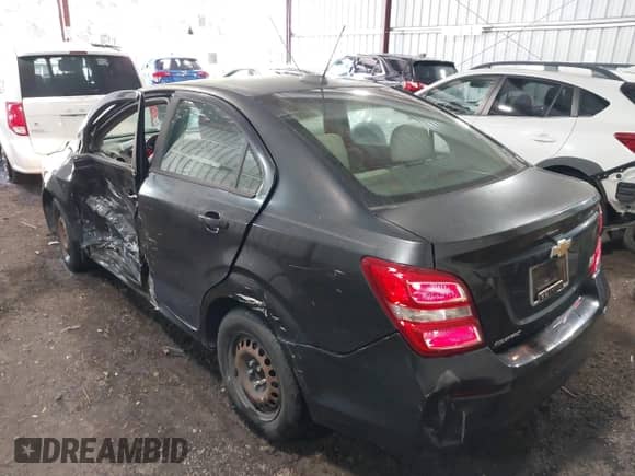 2017 Chevrolet Sonic LS z VIN 1G1JB5SHXH4102773, wystawiony jako IAAI lot #43060277 z przebiegiem 111 126 mil mil oraz . Historia ofert i sprzedaży dostępna na DreamBid. Obrazek 3.