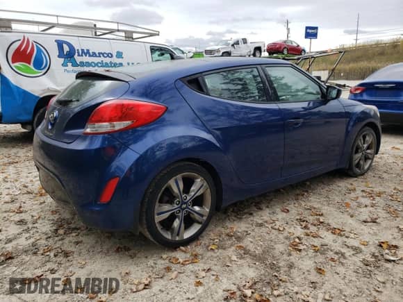 2016 Hyundai Veloster z VIN KMHTC6AD6GU302528, wystawiony jako Copart lot #82413955 z przebiegiem 119 865 mil mil oraz Czysty tytuł • Clean title. Historia ofert i sprzedaży dostępna na DreamBid. Obrazek 3.
