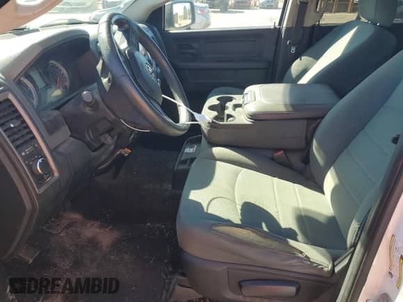 2018 Ram 1500 Tradesman z VIN 3C6RR6KT2JG252246, wystawiony jako Copart lot #47925375 z przebiegiem 186 881 mil mil oraz Szkoda całkowita • Salvage title. Historia ofert i sprzedaży dostępna na DreamBid. Obrazek 7.