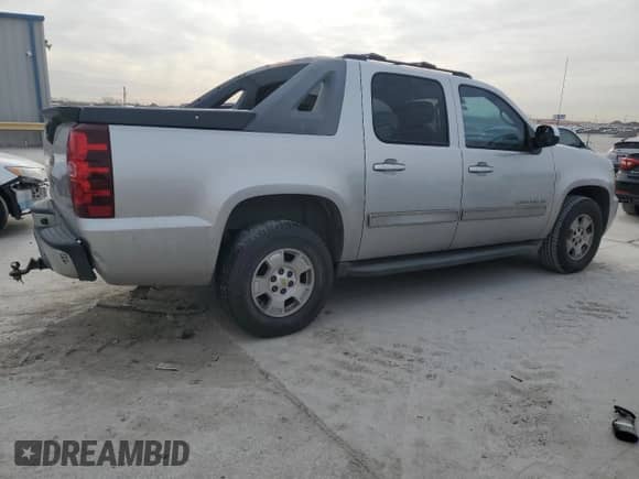2011 Chevrolet Avalanche LS with VIN 3GNMCEE06BG126464, listed as a Copart auction lot 47686965 with 193,520 mi miles and Clean title. Bid and sale history available at DreamBid. Image 3.