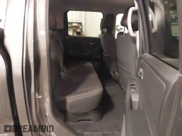 2022 Nissan Frontier SV z VIN 1N6ED1EK6NN674574, wystawiony jako IAAI lot #43176314 z przebiegiem 56 261 mil mil oraz . Historia ofert i sprzedaży dostępna na DreamBid. Obrazek 8.