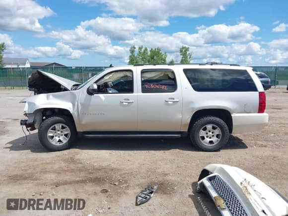 2008 Chevrolet Suburban LTZ с VIN 1GNFC16028R140953, выставлен на аукционе IAAI как лот 42806282 с пробегом 147 814 миль миль и . История ставок и продаж доступна на DreamBid. Изображение 14.