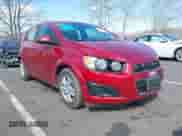 2012 Chevrolet Sonic LS z VIN 1G1JA6SH9C4160536, wystawiony jako IAAI lot #41731755 z przebiegiem 80 866 mil mil oraz . Historia ofert i sprzedaży dostępna na DreamBid. Obrazek 1.