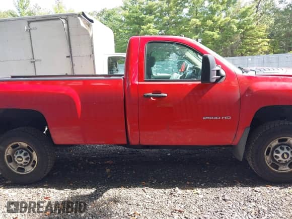 2013 Chevrolet Silverado 2500HD Work Truck z VIN 1GC0KVCGXDF215503, wystawiony jako IAAI lot #43204187 z przebiegiem 96 302 mil mil oraz . Historia ofert i sprzedaży dostępna na DreamBid. Obrazek 13.