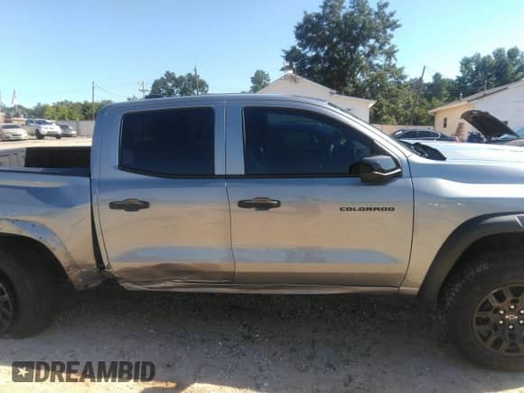 2023 Chevrolet Colorado 4WD Trail Boss с VIN 1GCPTEEK7P1215473, выставлен на аукционе IAAI как лот 43048211 с пробегом 37 617 миль миль и . История ставок и продаж доступна на DreamBid. Изображение 13.