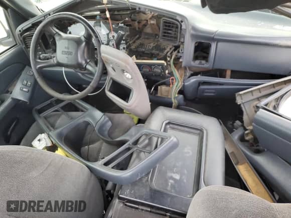 1999 GMC Sierra 1500 SLE с VIN 1GTEC14T1XZ537103, выставлен на аукционе Copart как лот 81830714 с пробегом 398 610 миль миль и Списание • Salvage title. История ставок и продаж доступна на DreamBid. Изображение 8.