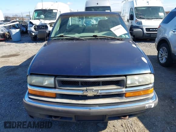 2003 Chevrolet S-10 LS z VIN 1GCDT19X538148729, wystawiony jako IAAI lot #43500670 z przebiegiem 107 575 mil mil oraz . Historia ofert i sprzedaży dostępna na DreamBid. Obrazek 6.
