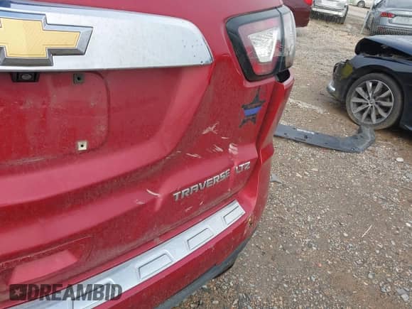 2013 Chevrolet Traverse LTZ z VIN 1GNKVLKD1DJ100904, wystawiony jako IAAI lot #43134807 z przebiegiem 197 188 mil mil oraz . Historia ofert i sprzedaży dostępna na DreamBid. Obrazek 13.