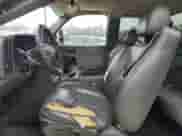 2006 Chevrolet Silverado 2500HD LT1 z VIN 1GCHK29UX6E233555, wystawiony jako Copart lot #86495184 z przebiegiem Nie podano mil oraz Nie do naprawy • Non repairable. Historia ofert i sprzedaży dostępna na DreamBid. Obrazek 7.