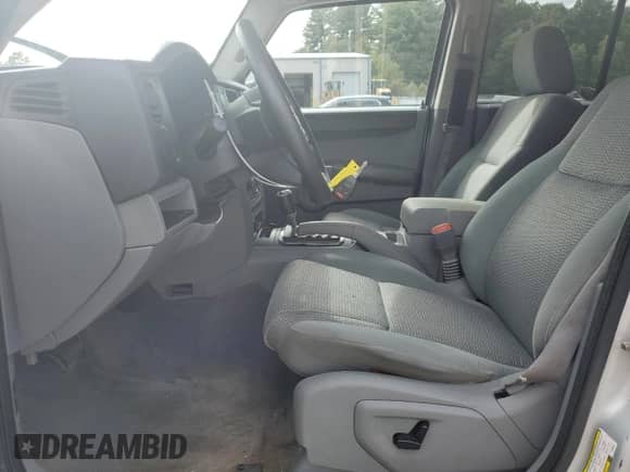 2007 Jeep Commander Sport с VIN 1J8HG48K87C588596, выставлен на аукционе Copart как лот 81312585 с пробегом 124 823 миль миль и На запчасти • Non repairable. История ставок и продаж доступна на DreamBid. Изображение 7.