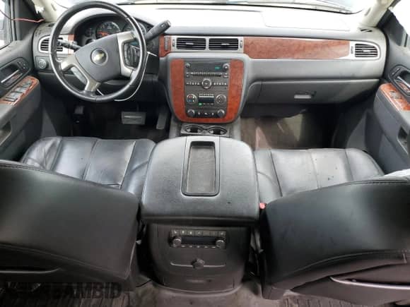 2013 Chevrolet Tahoe LT с VIN 1GNSKBE06DR379635, выставлен на аукционе Copart как лот 61257155 с пробегом 211 582 миль миль и На запчасти • Non repairable. История ставок и продаж доступна на DreamBid. Изображение 8.
