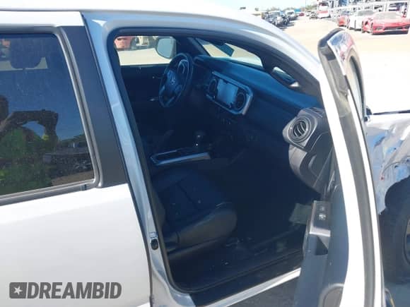 2021 Toyota Tacoma Limited with VIN 3TYGZ5AN8MT027112, listed as a IAAI auction lot 40882606 with 44,626 mi miles and . Bid and sale history available at DreamBid. Image 5.