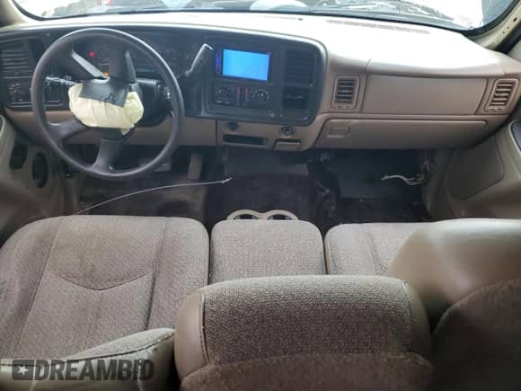 2005 Chevrolet Silverado 1500 Work Truck z VIN 1GCEC19V25Z222771, wystawiony jako Copart lot #81264215 z przebiegiem 179 441 mil mil oraz Czysty tytuł • Clean title. Historia ofert i sprzedaży dostępna na DreamBid. Obrazek 8.