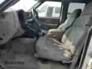 2004 Chevrolet Blazer LS z VIN 1GNDT13X04K152269, wystawiony jako Copart lot #62951164 z przebiegiem 136 859 mil mil oraz Czysty tytuł • Clean title. Historia ofert i sprzedaży dostępna na DreamBid. Obrazek 7.