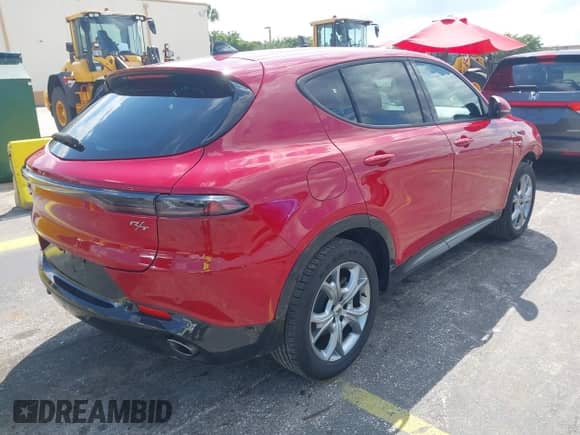 2024 Dodge Hornet R/T z VIN ZACPDFCW5R3A14514, wystawiony jako IAAI lot #41901740 z przebiegiem 15 718 mil mil oraz . Historia ofert i sprzedaży dostępna na DreamBid. Obrazek 4.