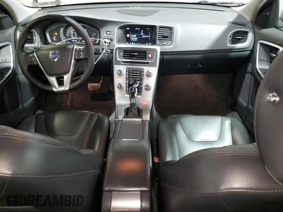 2017 Volvo S60 Inscription с VIN LYV402TK8HB135817, выставлен на аукционе Copart как лот 86475535 с пробегом 88 822 миль миль и Списание • Salvage title. История ставок и продаж доступна на DreamBid. Изображение 8.