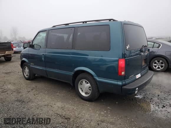 2000 Chevrolet Astro with VIN 1GNDM19W7YB213103, listed as a Copart auction lot 83493374 with 133,278 mi miles and Clean title. Bid and sale history available at DreamBid. Image 2.