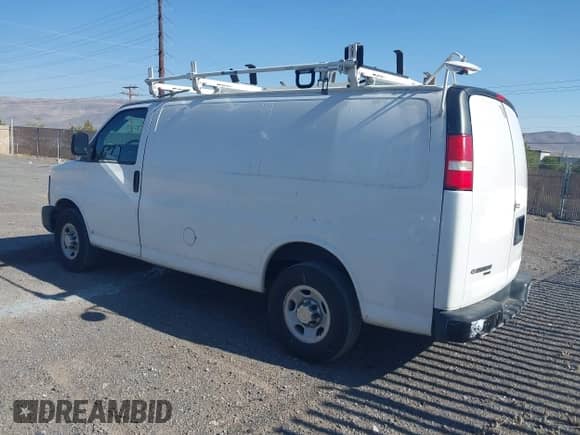 2013 Chevrolet Express Cargo z VIN 1GCWGFCA9D1141338, wystawiony jako IAAI lot #43226135 z przebiegiem 196 290 mil mil oraz . Historia ofert i sprzedaży dostępna na DreamBid. Obrazek 3.