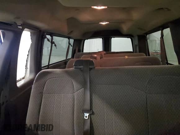 2009 Chevrolet Express Passenger z VIN 1GAHG39K491165750, wystawiony jako Copart lot #49175205 z przebiegiem 378 014 mil mil oraz Nie do naprawy • Non repairable. Historia ofert i sprzedaży dostępna na DreamBid. Obrazek 10.