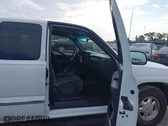 2002 GMC Sierra 1500 SLE с VIN 2GTEC19T421255726, выставлен на аукционе IAAI как лот 43039806 с пробегом 196 705 миль миль и . История ставок и продаж доступна на DreamBid. Изображение 5.