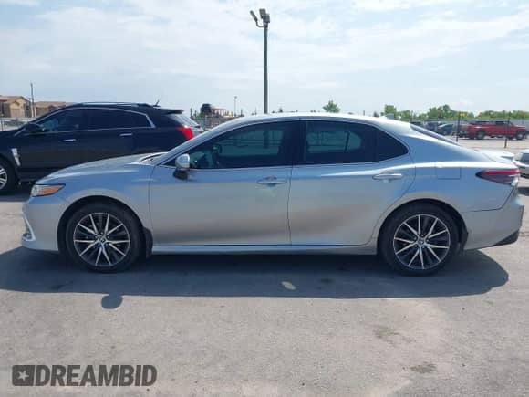 2021 Toyota Camry Hybrid XLE with VIN 4T1F31AK5MU565376, listed as a IAAI auction lot 42687616 with 57,880 mi miles and . Bid and sale history available at DreamBid. Image 14.