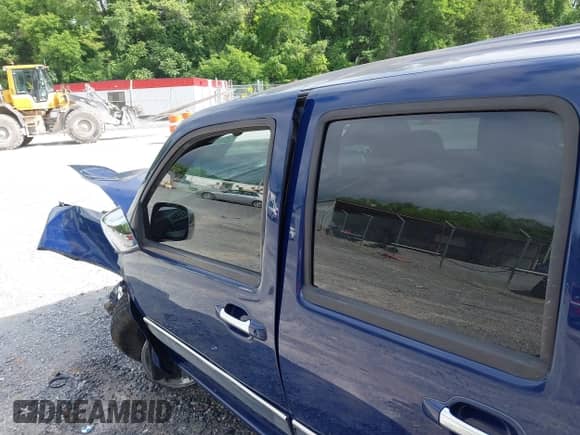 2011 Chevrolet Colorado 1LT z VIN 1GCHTCFE5B8124302, wystawiony jako IAAI lot #42494908 z przebiegiem 121 194 mil mil oraz . Historia ofert i sprzedaży dostępna na DreamBid. Obrazek 20.