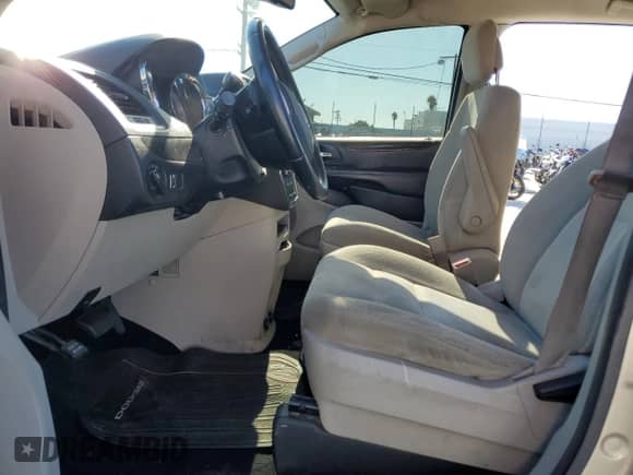 2015 Dodge Grand Caravan SE Plus with VIN 2C4RDGBG4FR749574, listed as a Copart auction lot 86335755 with 140,574 mi miles and Clean title. Bid and sale history available at DreamBid. Image 7.