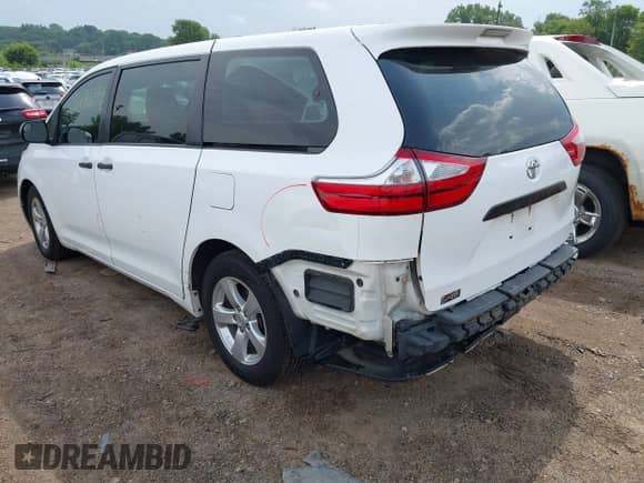 2017 Toyota Sienna L z VIN 5TDZZ3DC4HS779866, wystawiony jako IAAI lot #42790394 z przebiegiem 130 059 mil mil oraz . Historia ofert i sprzedaży dostępna na DreamBid. Obrazek 3.