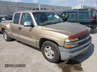 2000 Chevrolet Silverado 1500 LS z VIN 1GCEC19T5YZ114017, wystawiony jako IAAI lot #42529814 z przebiegiem 275 841 mil mil oraz . Historia ofert i sprzedaży dostępna na DreamBid. Obrazek 1.