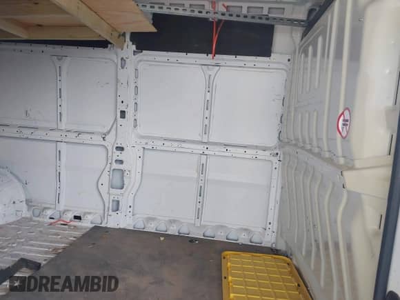 2023 Ram ProMaster Cargo z VIN 3C6LRVDG8PE502254, wystawiony jako IAAI lot #42446954 z przebiegiem 33 836 mil mil oraz . Historia ofert i sprzedaży dostępna na DreamBid. Obrazek 8.