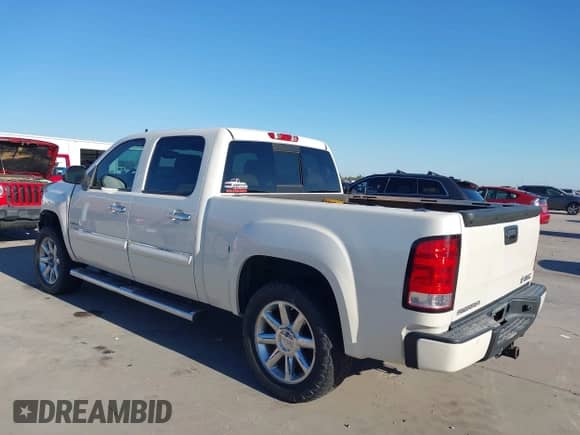 2013 GMC Sierra 1500 Denali z VIN 3GTP2XE24DG345268, wystawiony jako IAAI lot #43357777 z przebiegiem 168 765 mil mil oraz . Historia ofert i sprzedaży dostępna na DreamBid. Obrazek 3.