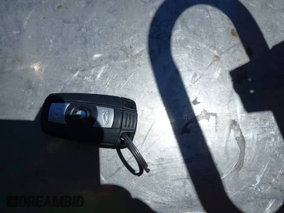 2010 BMW 3 Series 328i с VIN WBAPH5C5XAA439453, выставлен на аукционе IAAI как лот 42636515 с пробегом 98 702 миль миль и . История ставок и продаж доступна на DreamBid. Изображение 11.